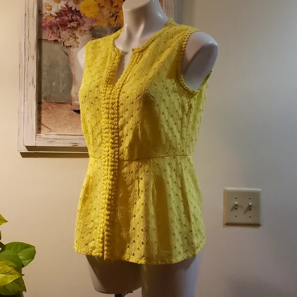 ♦️♦️SOLD♦️♦️ Banana Republic Tank - Picture 3 of 7